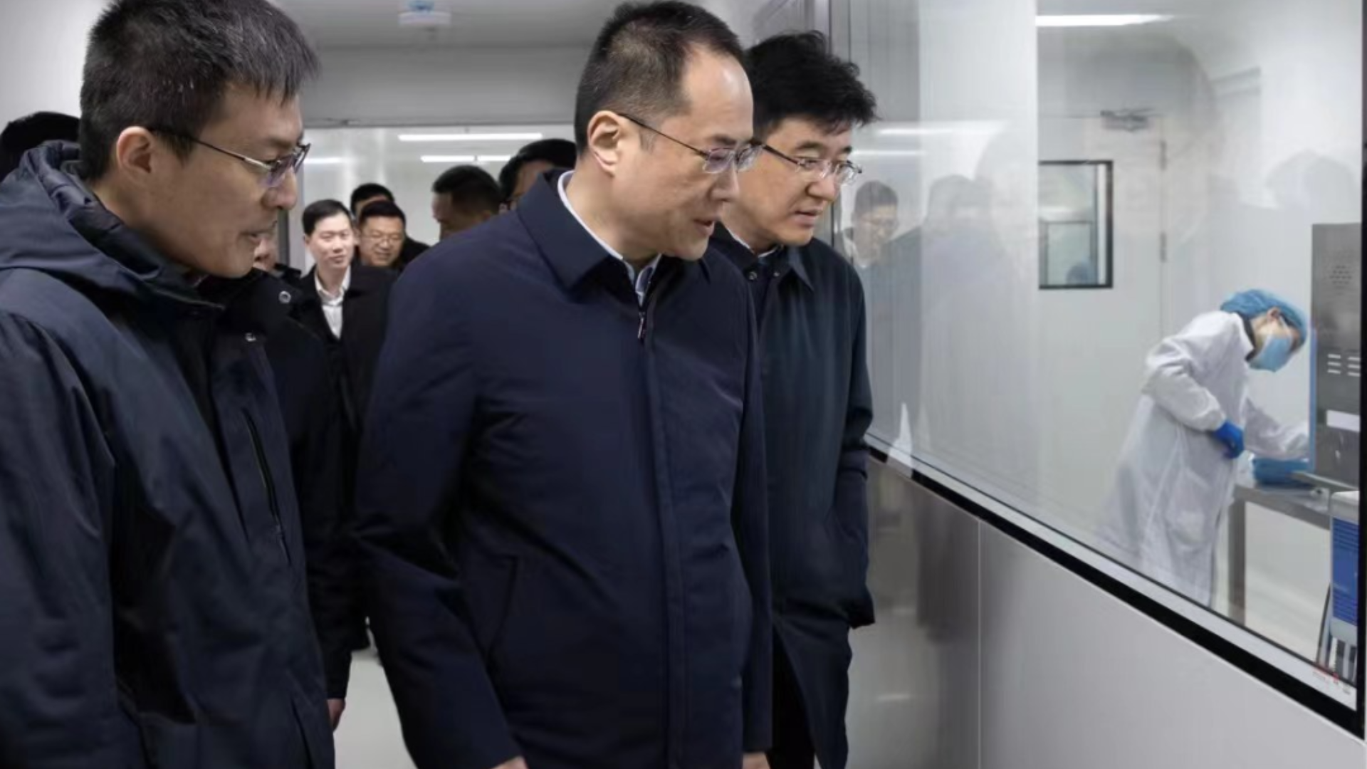 张家港市委书记韩卫及市委市政府主要领导莅临中科苏净调研指导！